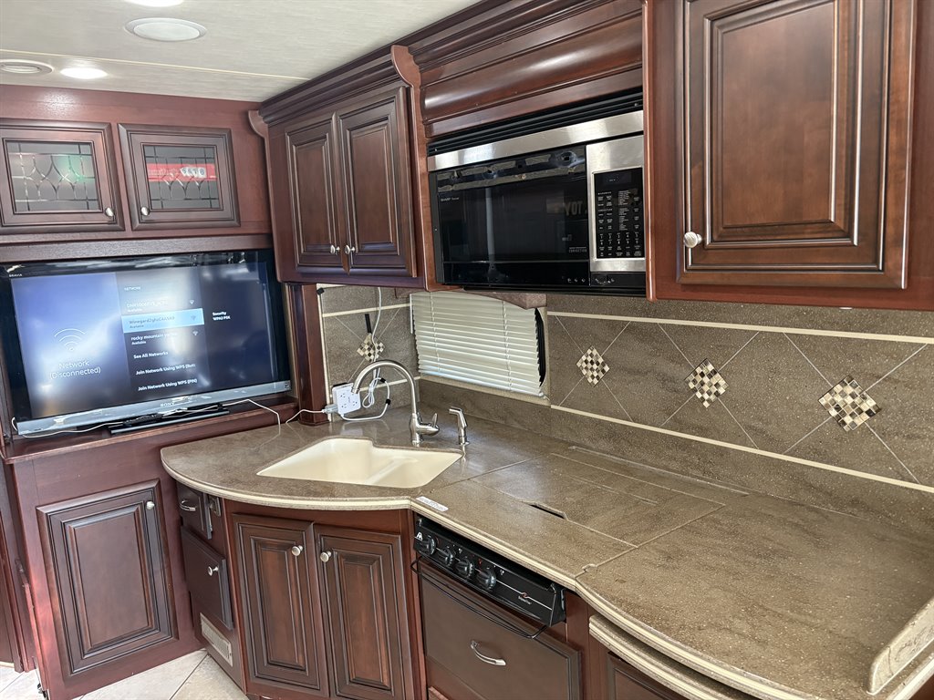 2011 Freightliner Xc Raised Rail Rear Engine Motor Home Chassis - $89,000